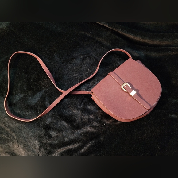 H&M Handbags - ✨️3/$15✨️ H&M Burgundy Crossbody Bag
